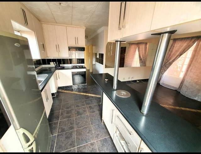 3 BEDROOM TOWNHOUSE FOR SALE IN HESTEAPARK